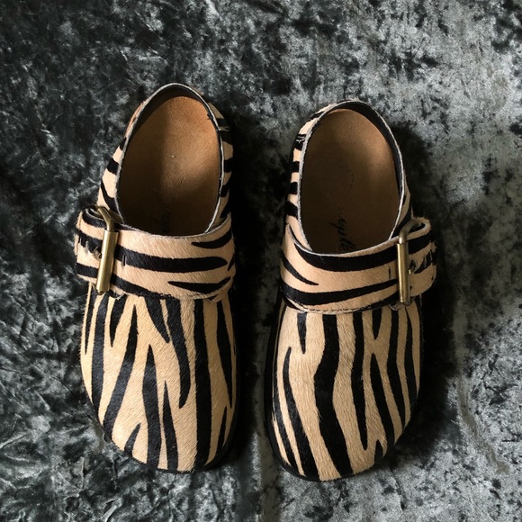 Free People Shoes - Free People Seattle Clog zebra 36 size 6